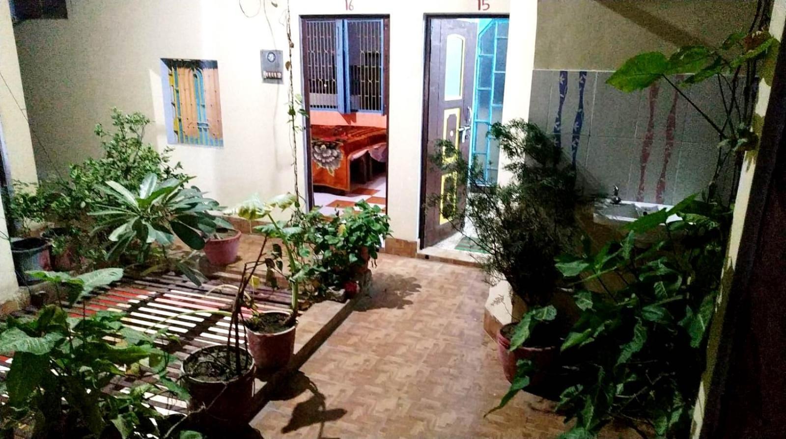Tiwari Palace Modern Vision Guest House バラナシ エクステリア 写真