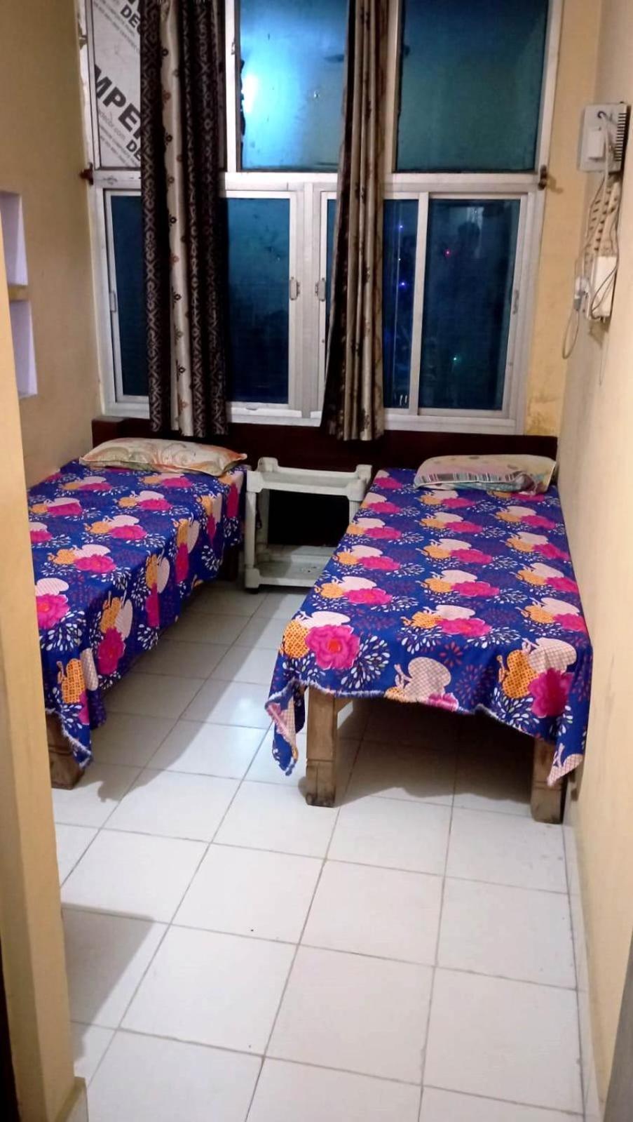 Tiwari Palace Modern Vision Guest House バラナシ エクステリア 写真